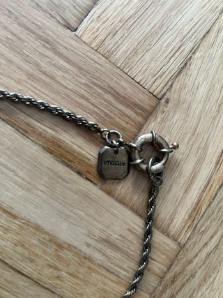 Collar Uterqüe Plata y Morado