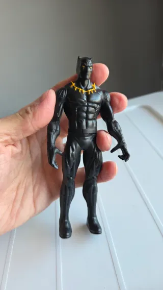 Muñecos Ant-Man y Black Panther Marvel
