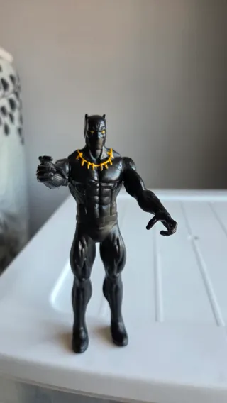 Muñecos Ant-Man y Black Panther Marvel