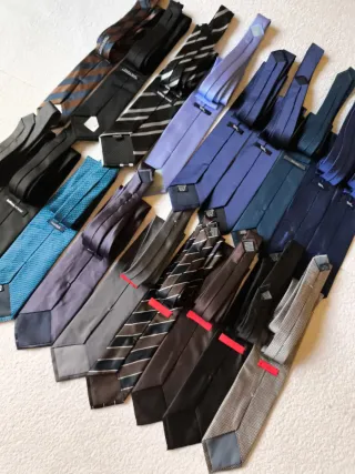 LOTE 18 CORBATAS HOMBRE TEX MAN ZARA TISSAIA ETC