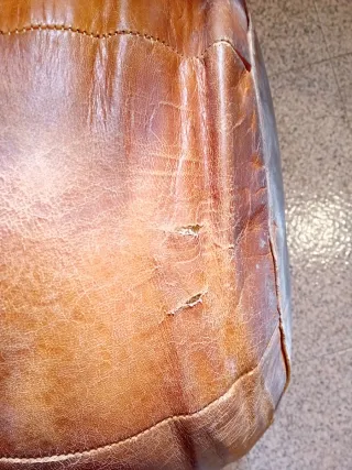 Puff de piel marroquí artesanal