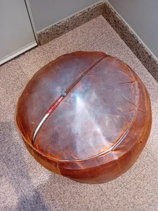 Puff de piel marroquí artesanal