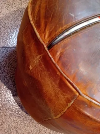 Puff de piel marroquí artesanal
