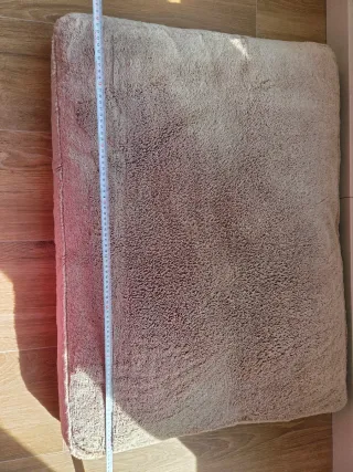 Cama para perro mullida beige