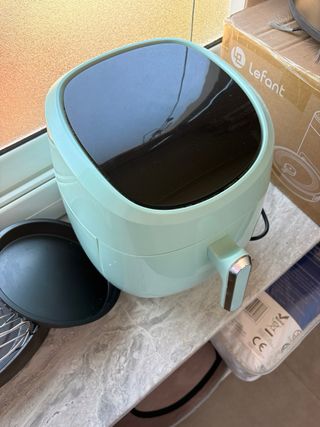 Freidora de aire con accesorios