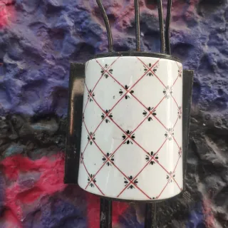 Applique in metallo e porcellana