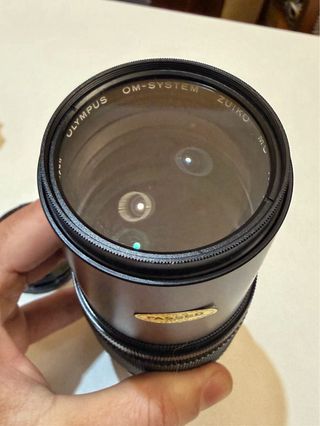 Olympus OM 200mm f4 con funda original