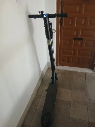 Patinete eléctrico ruedas macizas