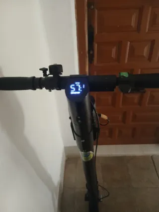 Patinete eléctrico ruedas macizas