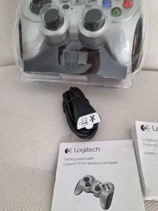 Logitech F710 Wireless Gamepad.  Mando juegos.