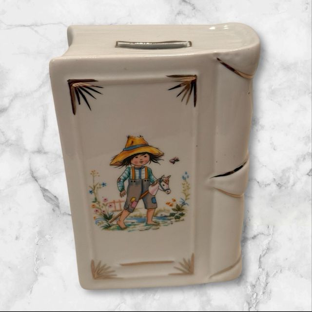 Scatola vintage libro con fiori dorati