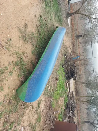 Canoa canadiense azul