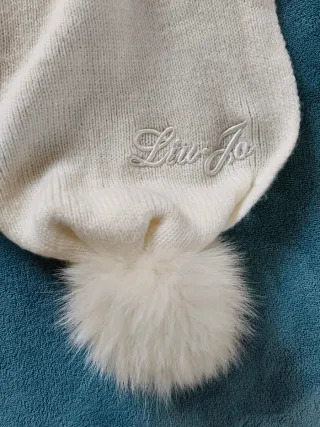 Sciarpa in lana bianco-panna con pon-pon