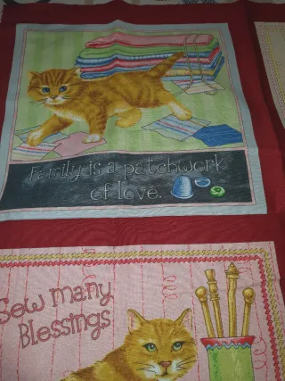 Panel de tela con gatos y costura