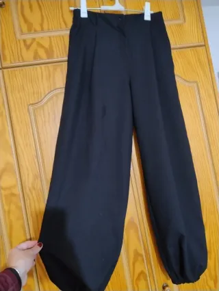 Pantalones bombachos negro y gris