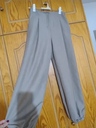 Pantalones bombachos negro y gris