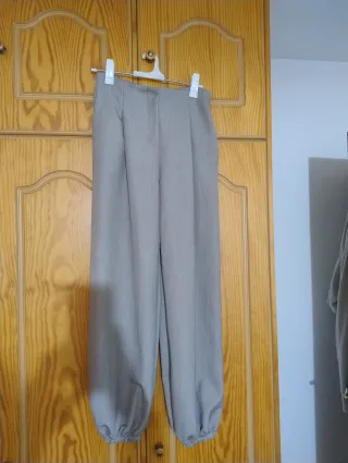 Pantalones bombachos negro y gris