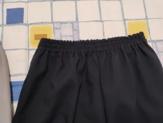 Pantalones bombachos negro y gris