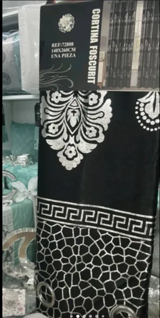 Cortinas opacas grises y blancas