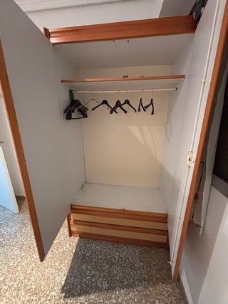 Armario de 2 puertas y 2 cajones madera