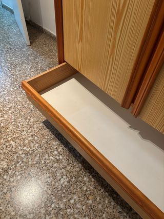 Armario de 2 puertas y 2 cajones madera