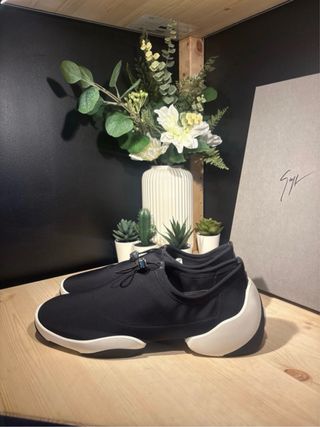 Zapatillas Giuseppe Zanotti Negras y Blancas