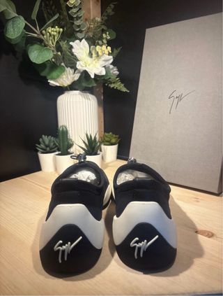 Zapatillas Giuseppe Zanotti Negras y Blancas