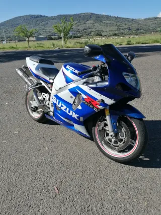 Moto de carretera Suzuki gsx r 600 itv al día