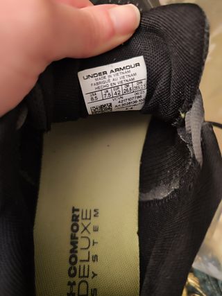 Zapatillas Under Armour Negras y Verdes