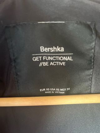 Cazadora acolchada Bershka negra