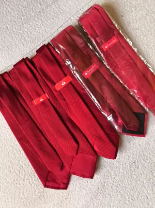 LOTE 5 CORBATAS COLOR ROJO BANCO SANTANDER