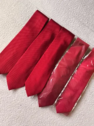 LOTE 5 CORBATAS COLOR ROJO BANCO SANTANDER