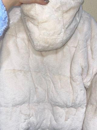 ABRIGO BLANCO DE PELO SINTÉTICO