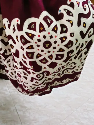 Falda regional morada y blanca,87x290