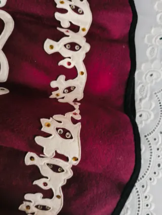 Falda regional morada y blanca,87x290