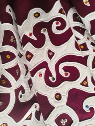 Falda regional morada y blanca,87x290