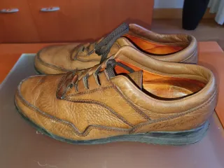 Zapatos de cuero marrones
