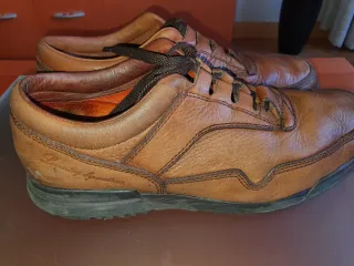 Zapatos de cuero marrones