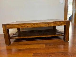 Mesa auxiliar de madera