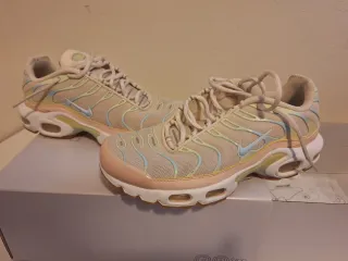 Nike Air Max Plus Beige Pastel Mujer