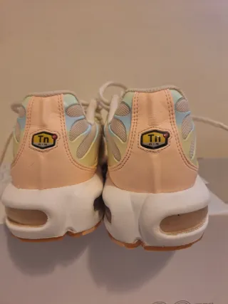 Nike Air Max Plus Beige Pastel Mujer