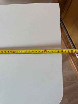 Mesa auxiliar moderna blanca y madera