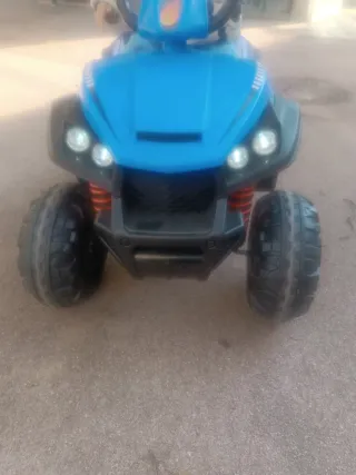 Quad eléctrico infantil casi nuevo