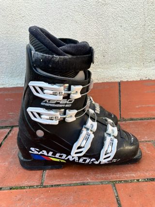 Esquís, palos, botas y cascos diferentes marcas