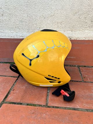 Esquís, palos, botas y cascos diferentes marcas