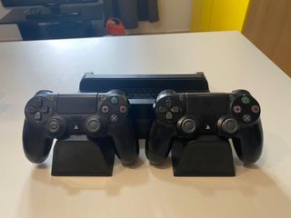 Soporte PS4 con Carga y Juegos