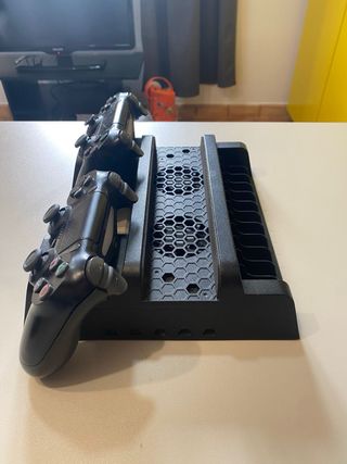 Soporte PS4 con Carga y Juegos