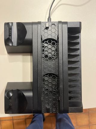 Soporte PS4 con Carga y Juegos