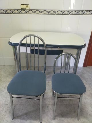 Mesa de cocina y 4 sillas