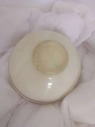 Antiguo cuenco pintado a mano